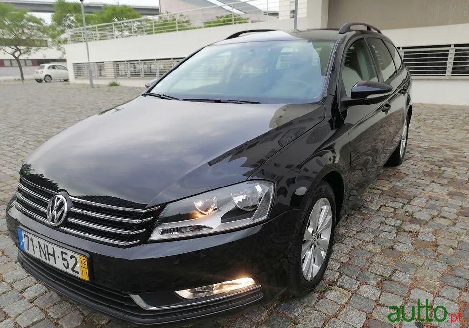 2012' Volkswagen Passat Variant photo #2