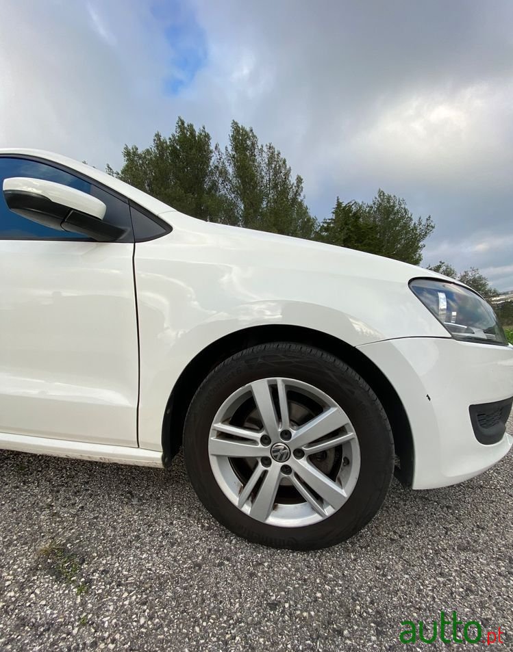 2014' Volkswagen Polo photo #5