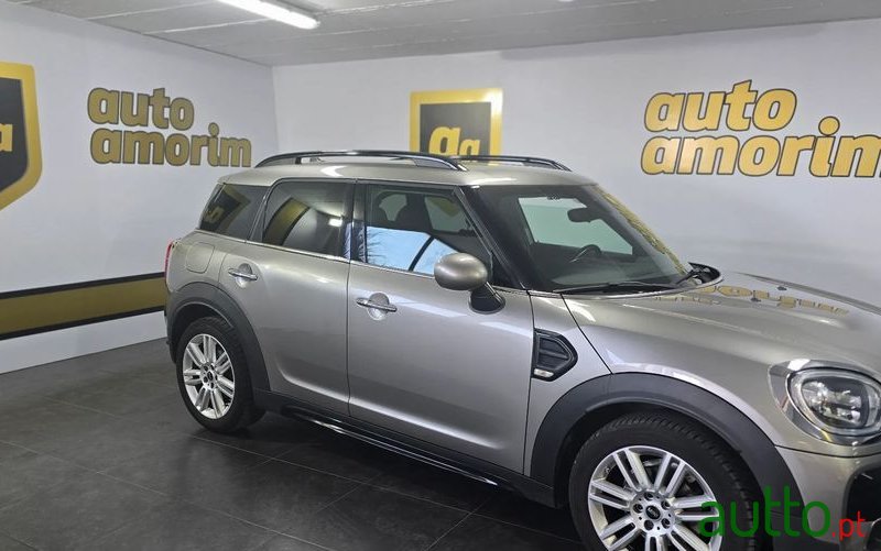 2019' MINI Countryman One D Auto photo #2
