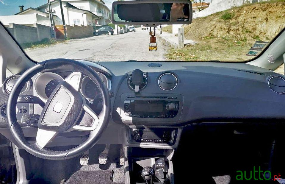 2009' SEAT Ibiza 1.9 Tdi photo #3