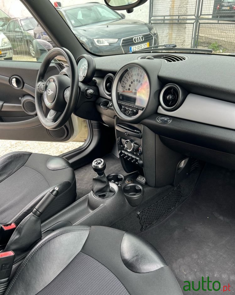 2013' MINI Cooper D photo #5