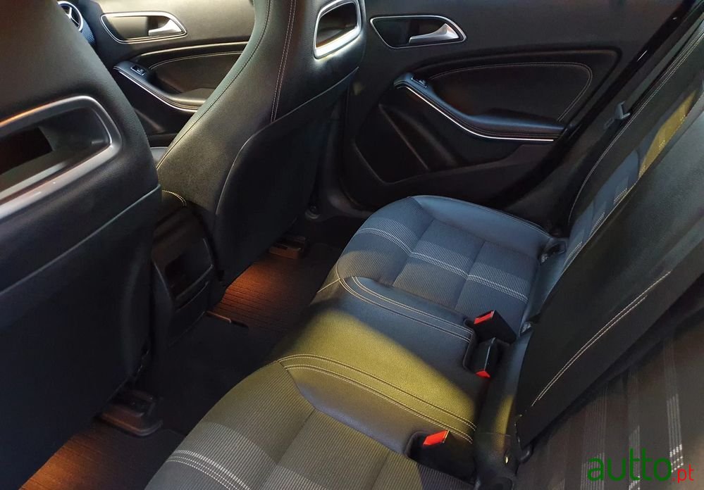 2017' Mercedes-Benz A 180 D Urban Aut. photo #6