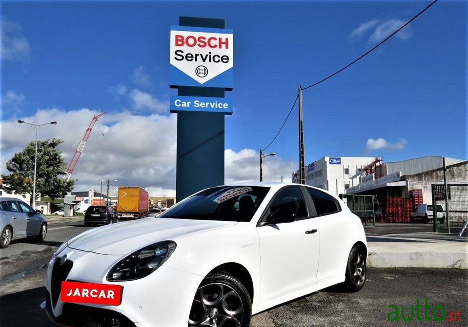 2019' Alfa Romeo Giulietta photo #1