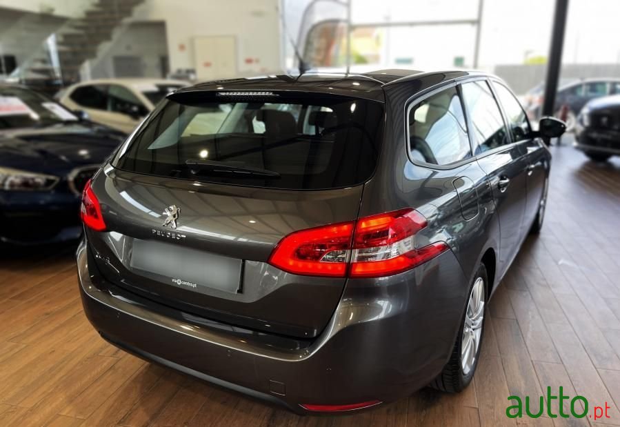 2018' Peugeot 308 Sw photo #2