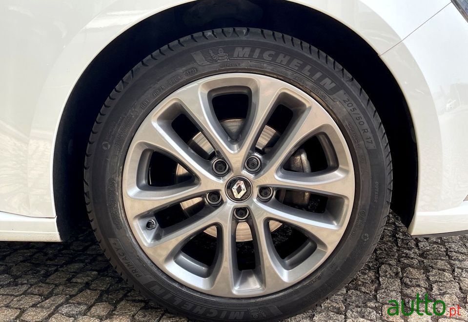 2018' Renault Megane Sports Tourer photo #3