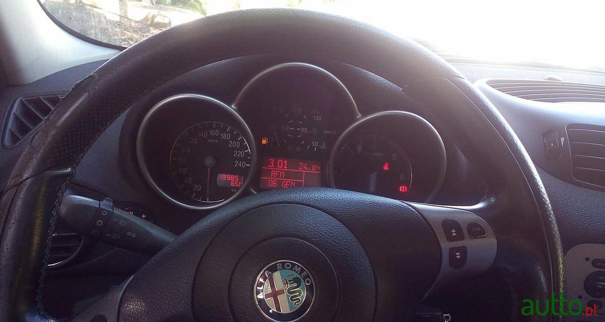 2002' Alfa Romeo 147 photo #5