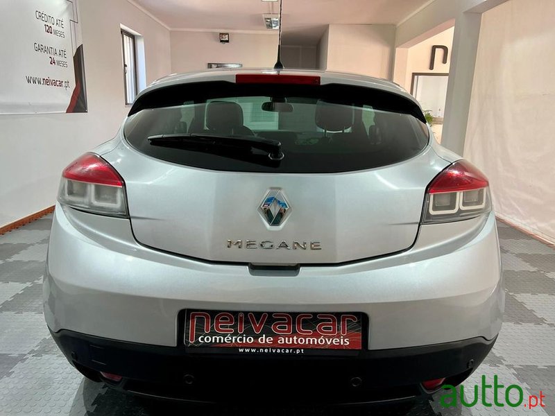 2009' Renault Megane photo #3