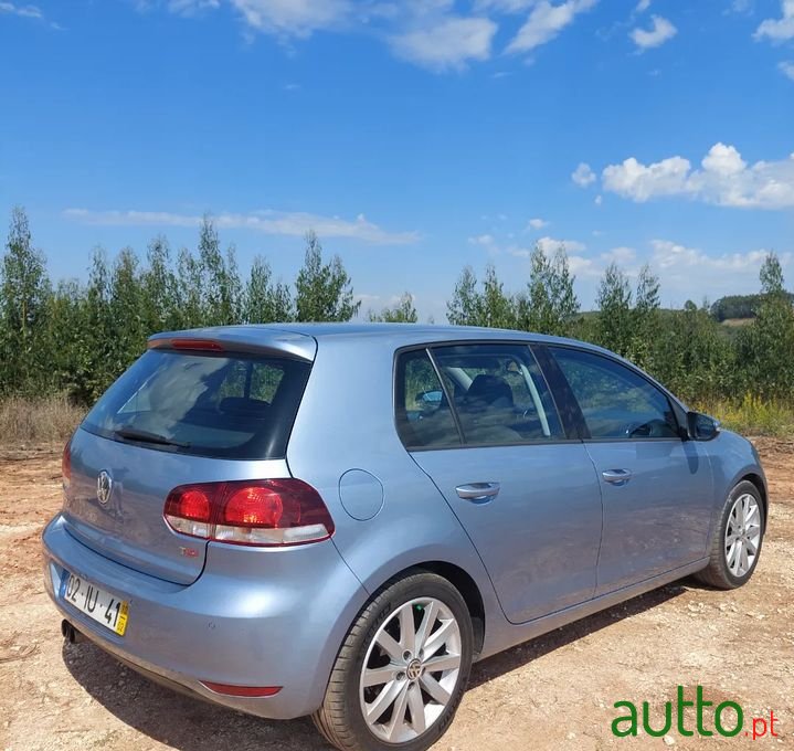 2010' Volkswagen Golf photo #3