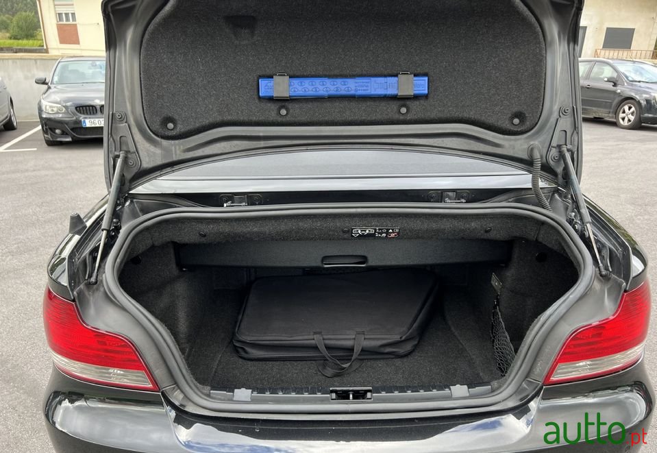 2008' BMW 120 photo #5