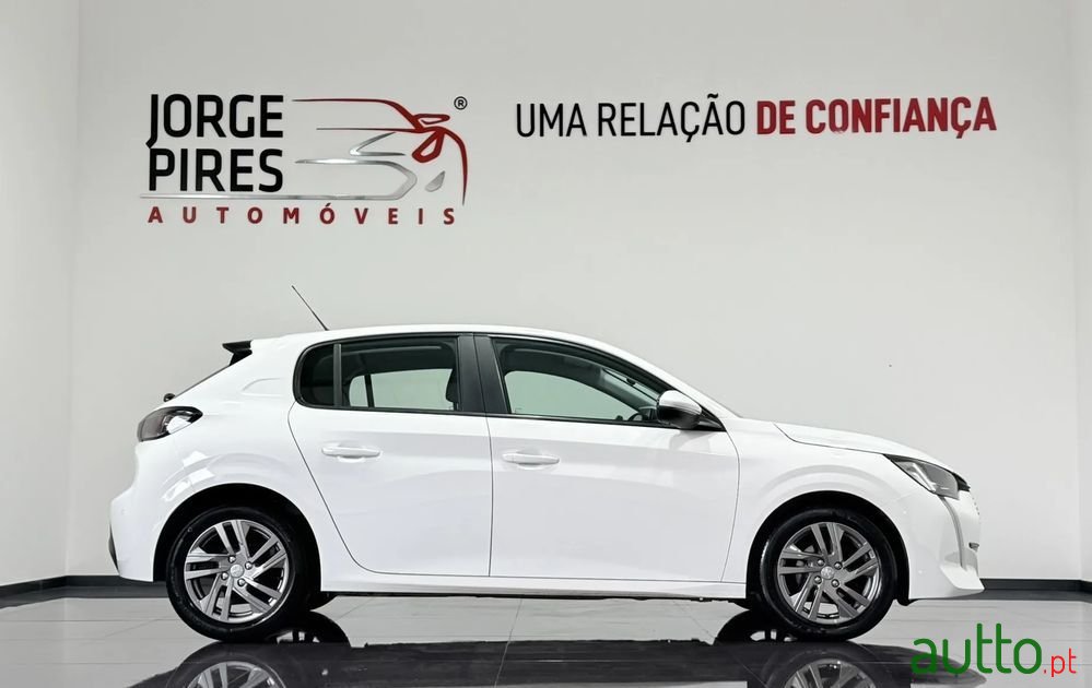 2020' Peugeot 208 photo #3