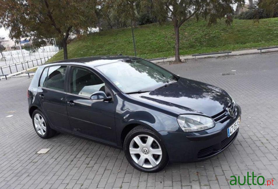 2004' Volkswagen Golf photo #2