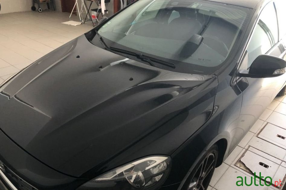 2013' Volvo V40 photo #1