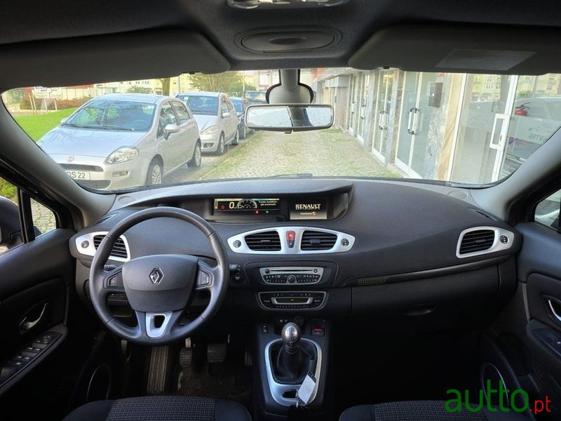 2010' Renault Scenic photo #5