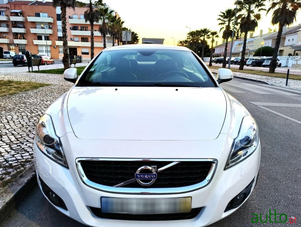 2011' Volvo C70 D3 Momentum photo #2
