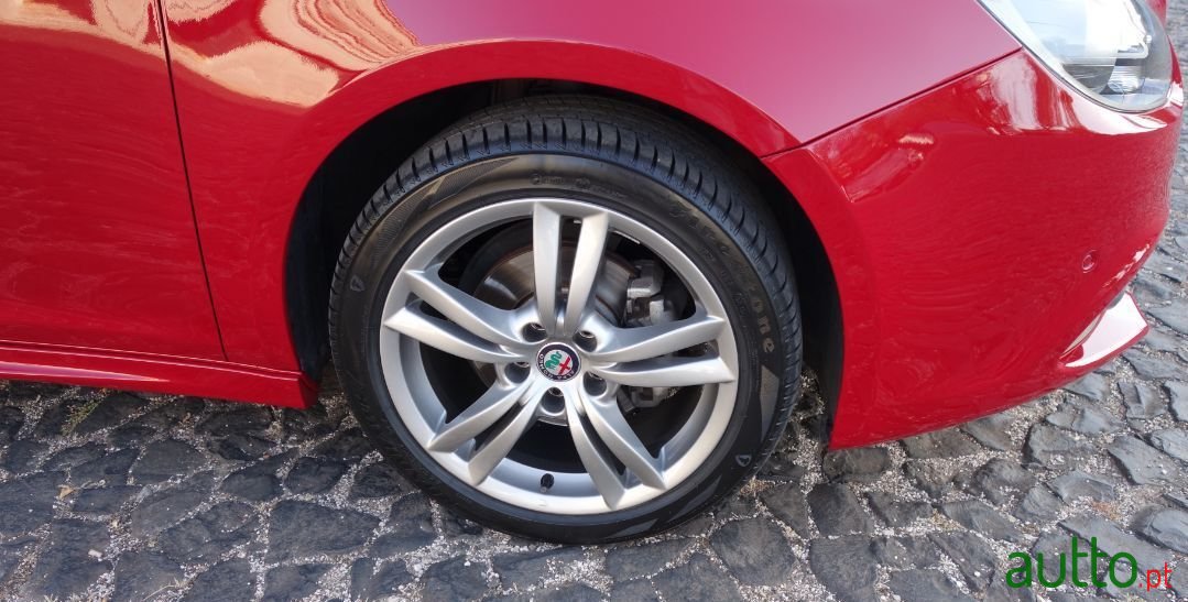 2017' Alfa Romeo Giulietta photo #5