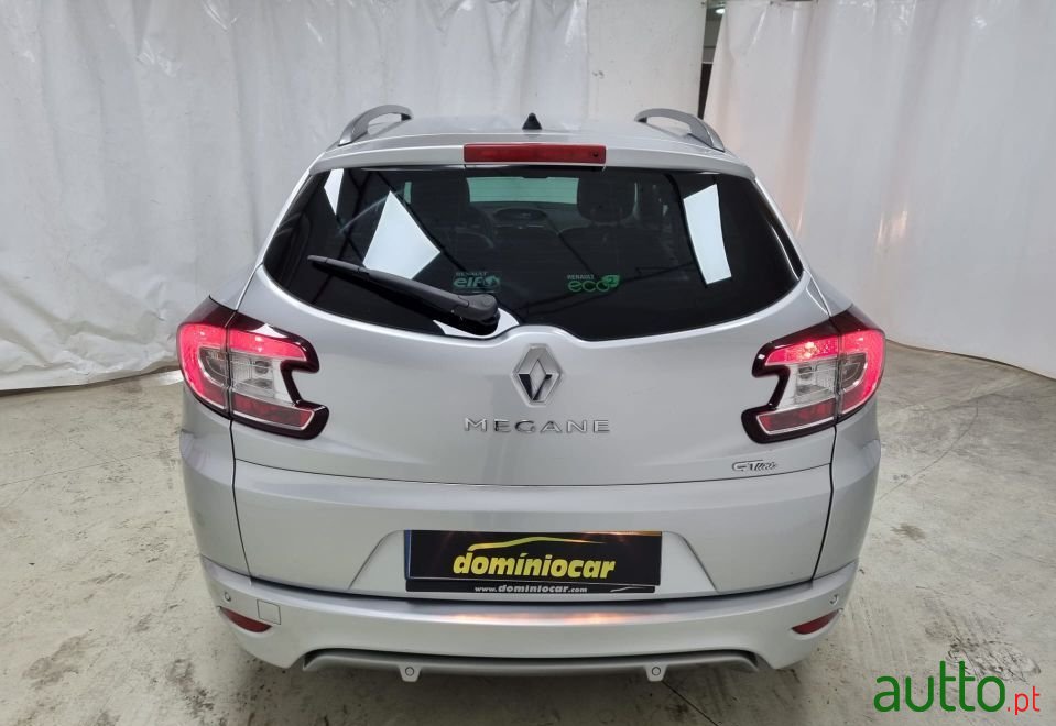 2010' Renault Megane Sport Tourer photo #3