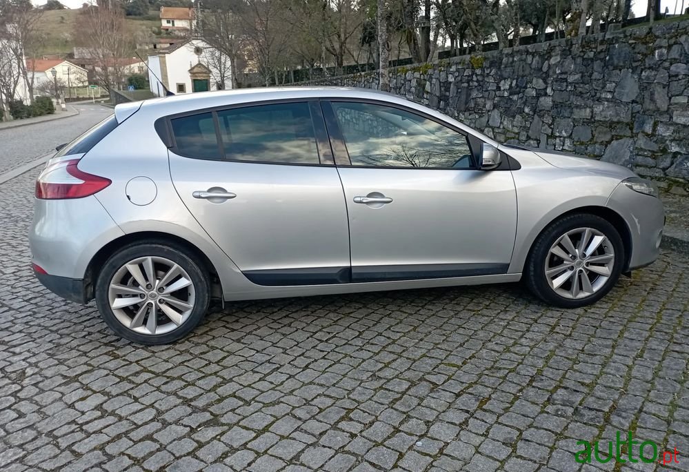 2009' Renault Megane photo #1