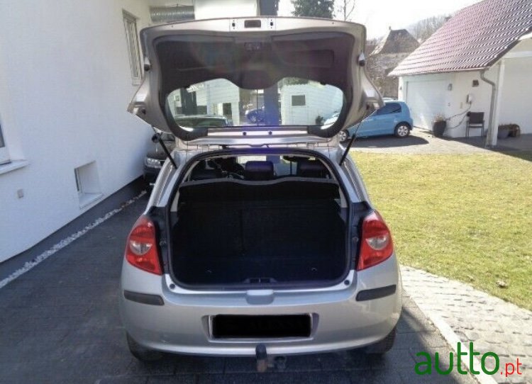 2008' Renault Clio photo #5