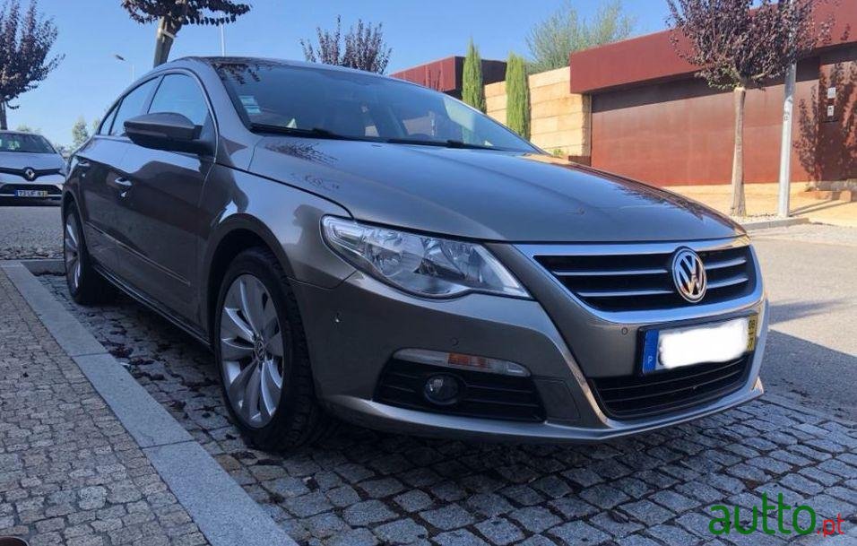 2008' Volkswagen Passat 2.0 Tdi photo #1