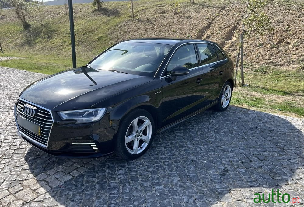 2017' Audi A3 Sportback photo #2