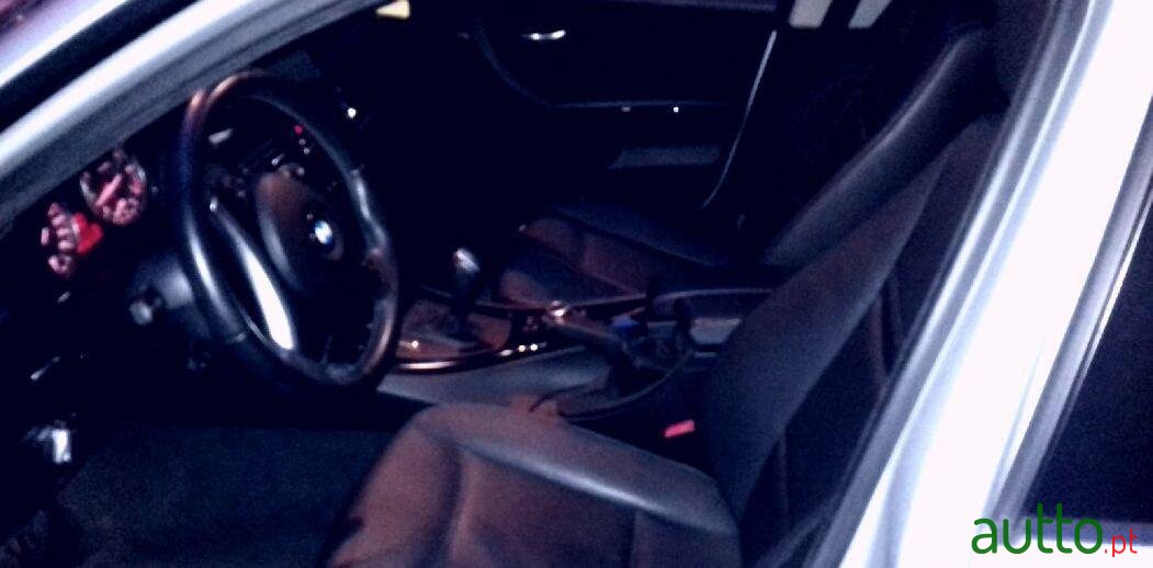 2009' BMW 318 I Touring photo #1