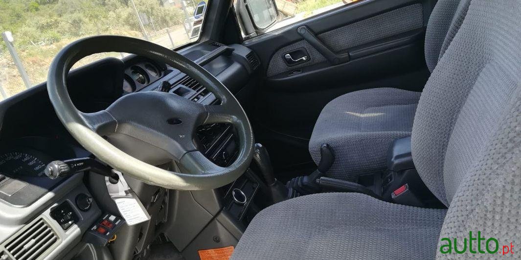 1994' Mitsubishi Pajero photo #2