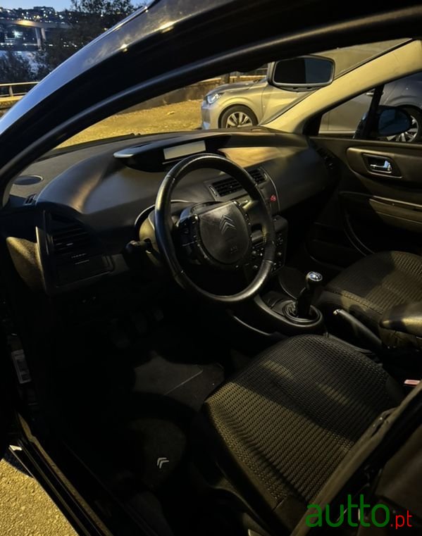 2009' Citroen C4 photo #6