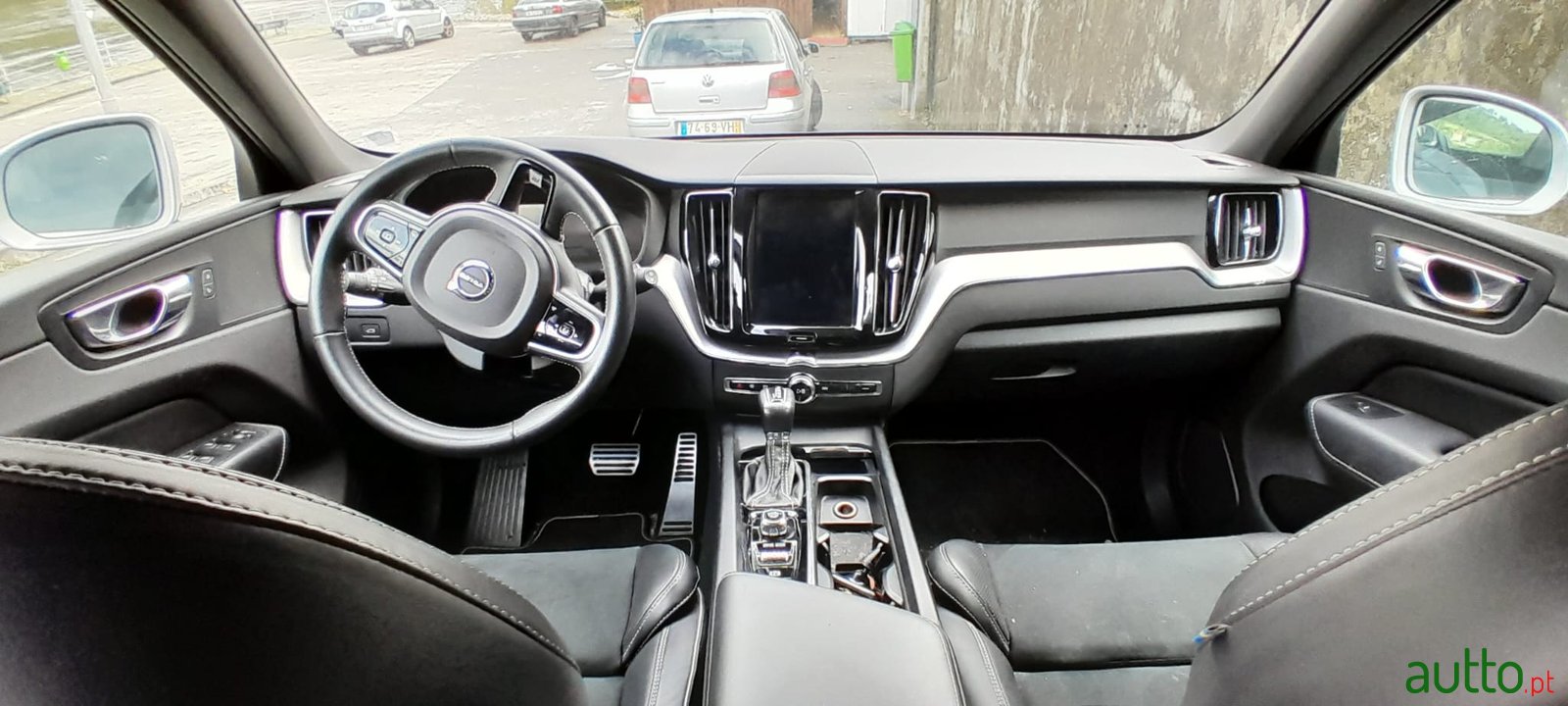 2019' Volvo XC60 photo #7