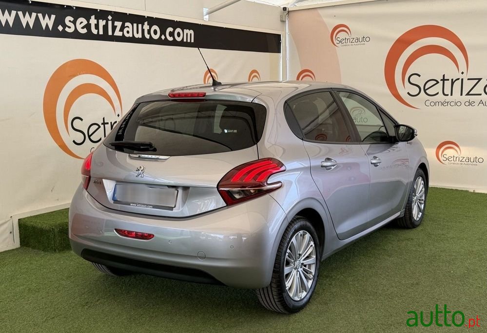 2019' Peugeot 208 photo #6