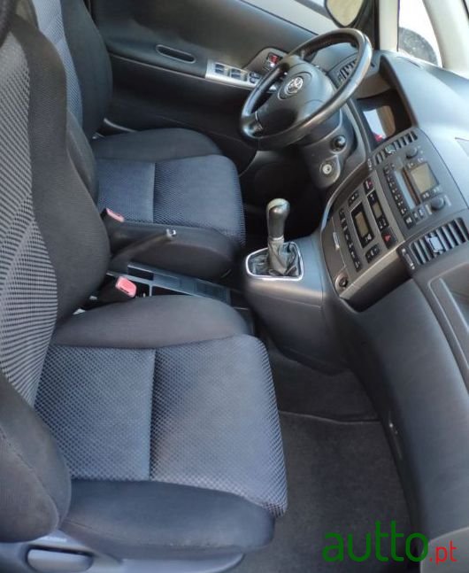 2003' Toyota Corolla Verso photo #3