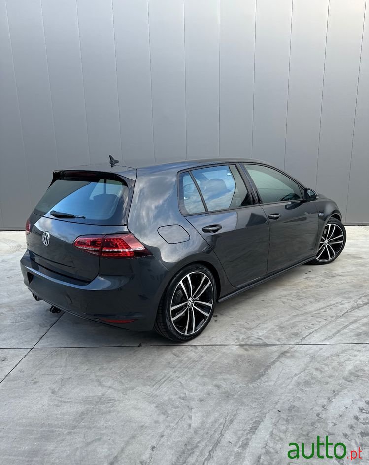 2015' Volkswagen Golf photo #4