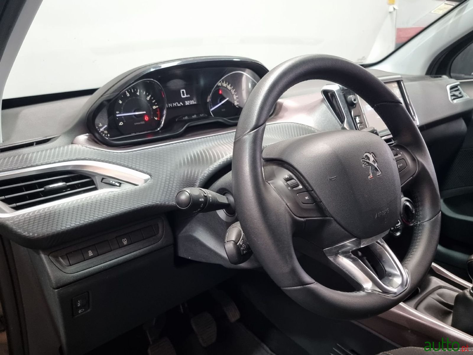 2014' Peugeot 2008 photo #6