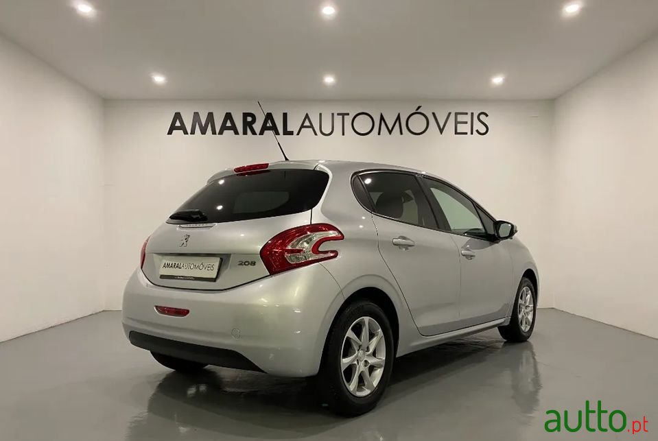 2014' Peugeot 208 photo #4