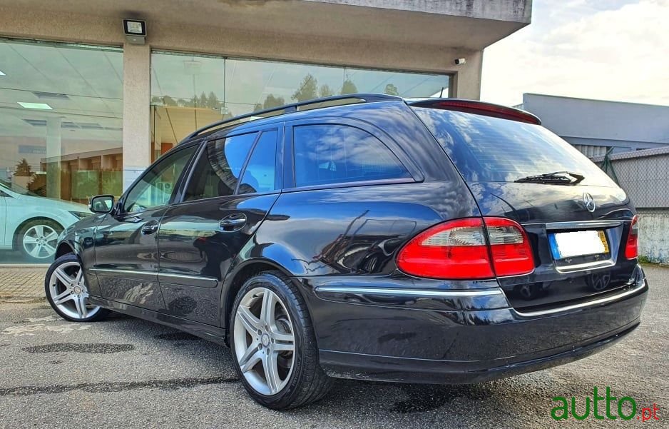 2008' Mercedes-Benz E-200 photo #3