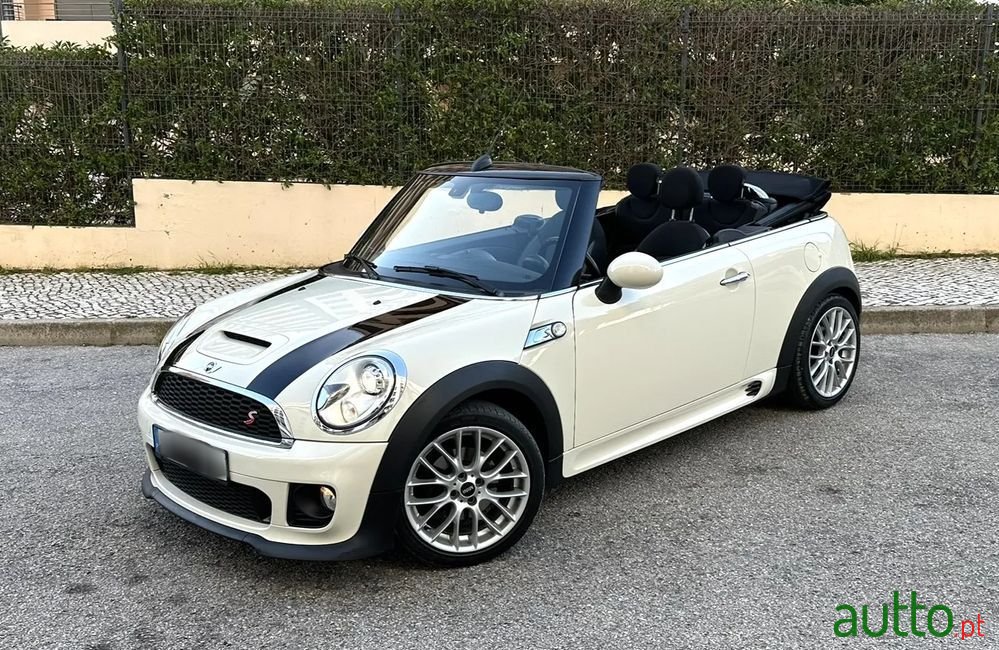 2014' MINI Cabrio Cooper Sd photo #2