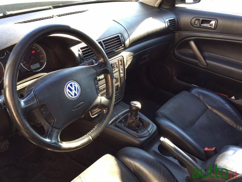 2002' Volkswagen Passat 1.9 TDi Highline photo #4