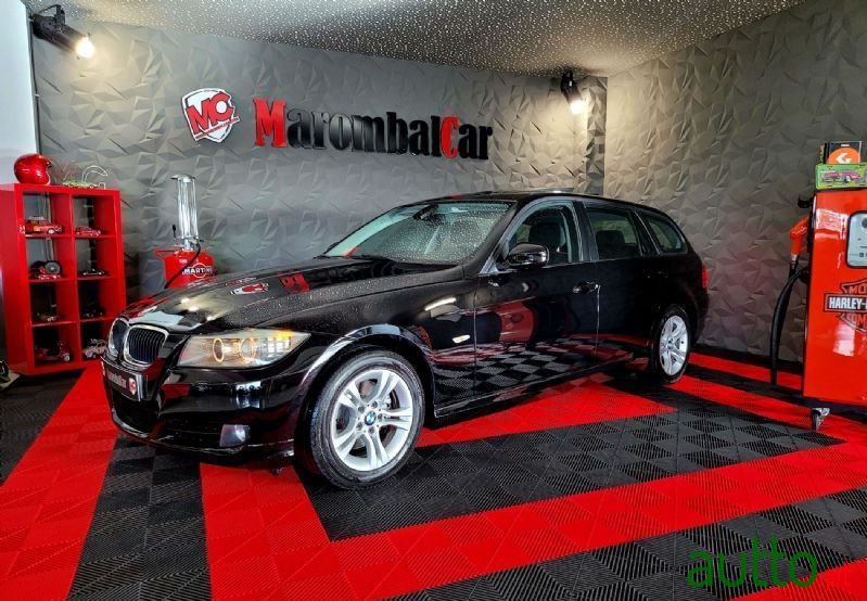 2010' BMW 320 D Touring Sport photo #6