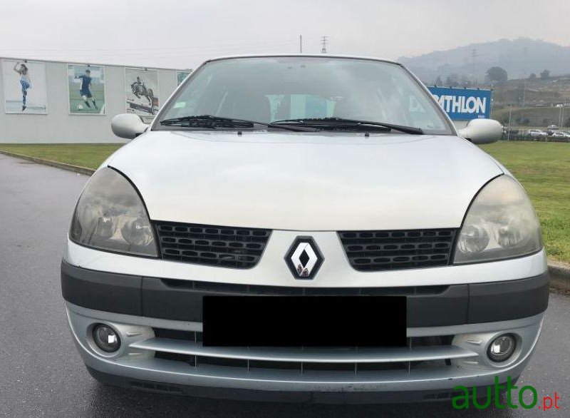 2003' Renault Clio 1.2 16V C/ Ac photo #2
