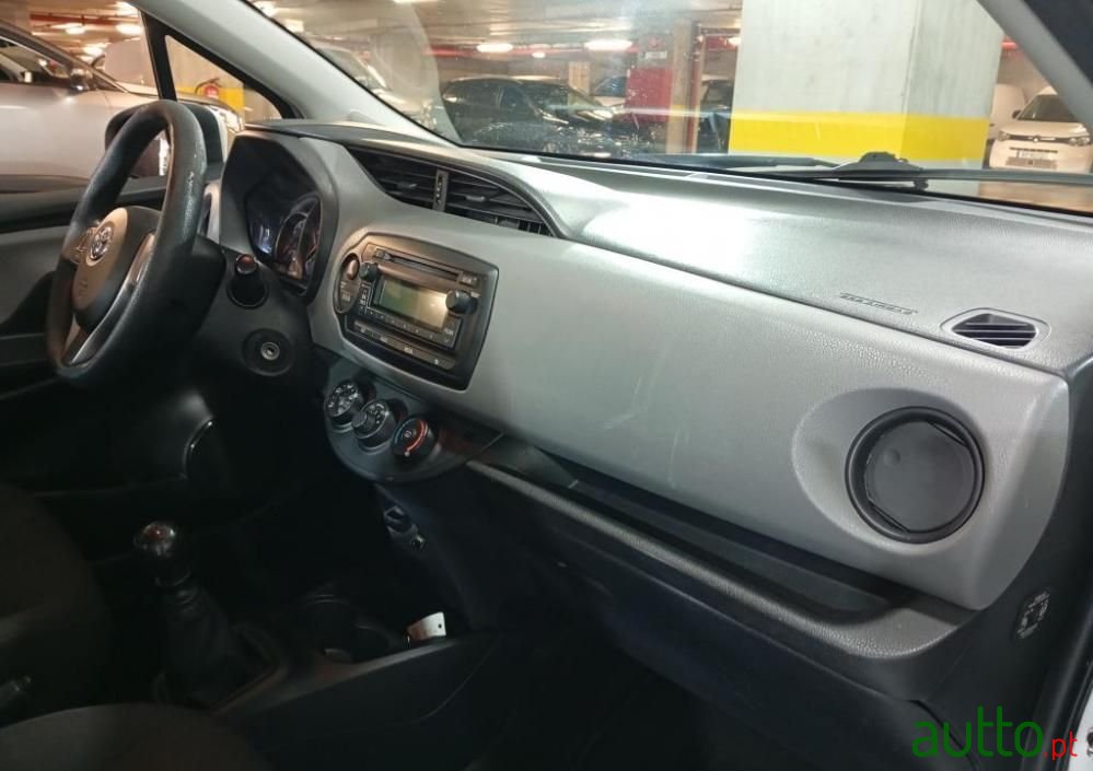 2014' Toyota Auris 1.4 D-4D Active photo #5