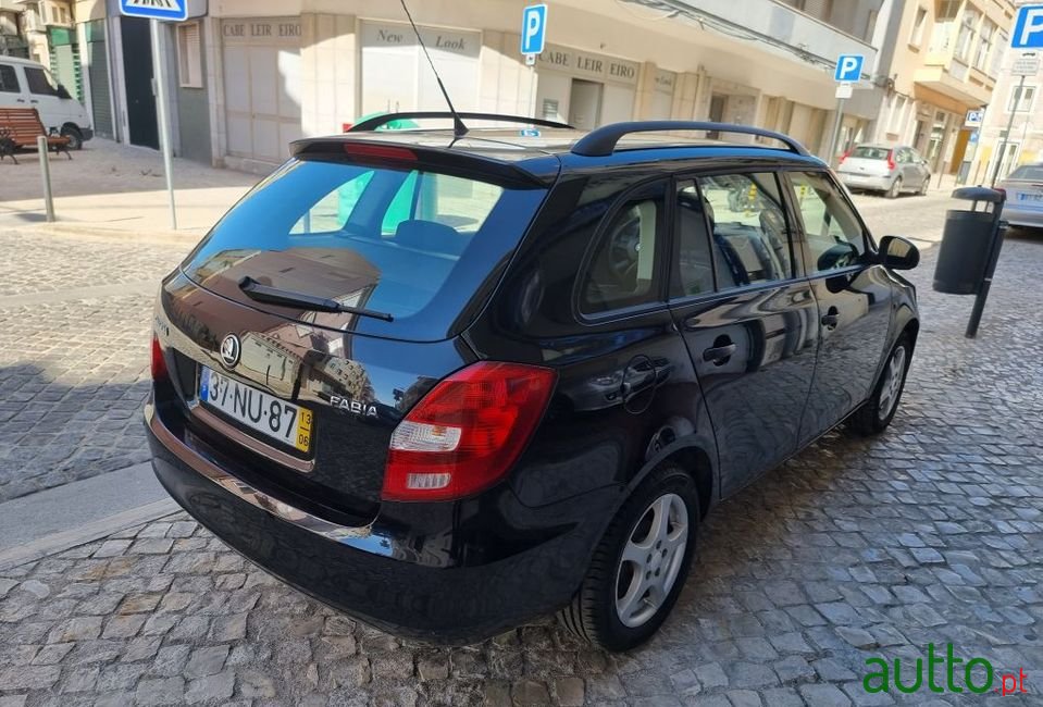 2013' Skoda Fabia Break photo #6