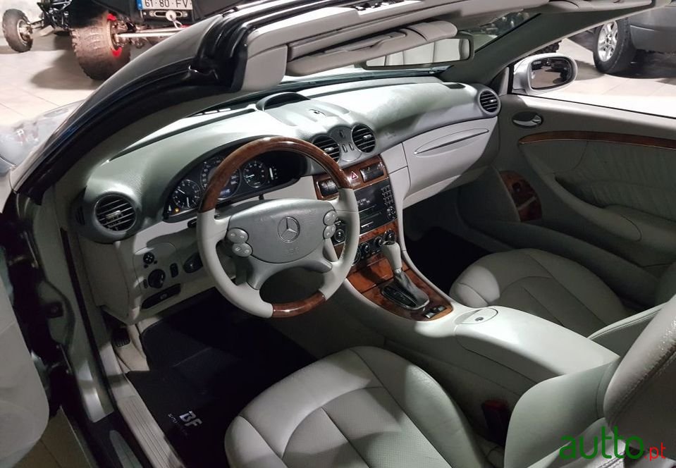 2004' Mercedes-Benz Clk-200 photo #5
