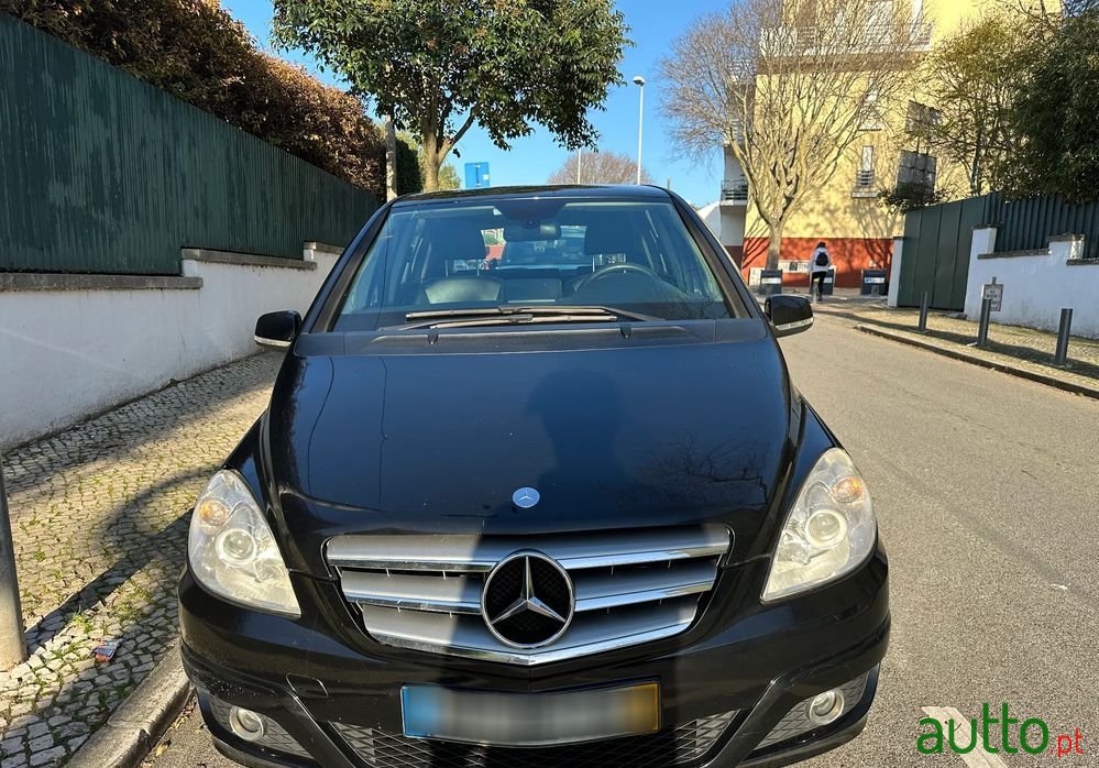 2009' Mercedes-Benz B 180 Cdi photo #1