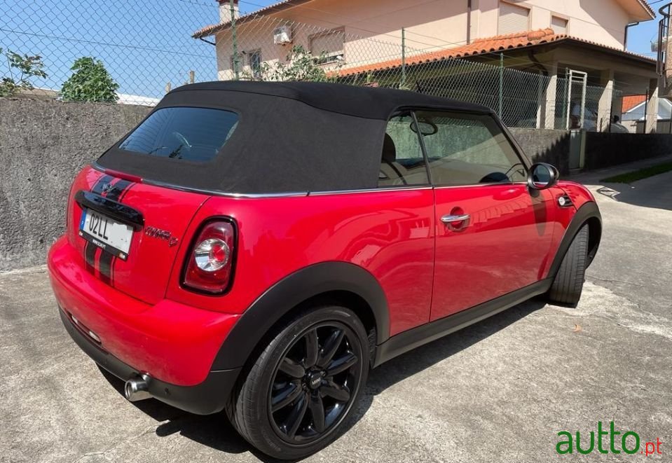 2011' MINI Cabrio photo #4