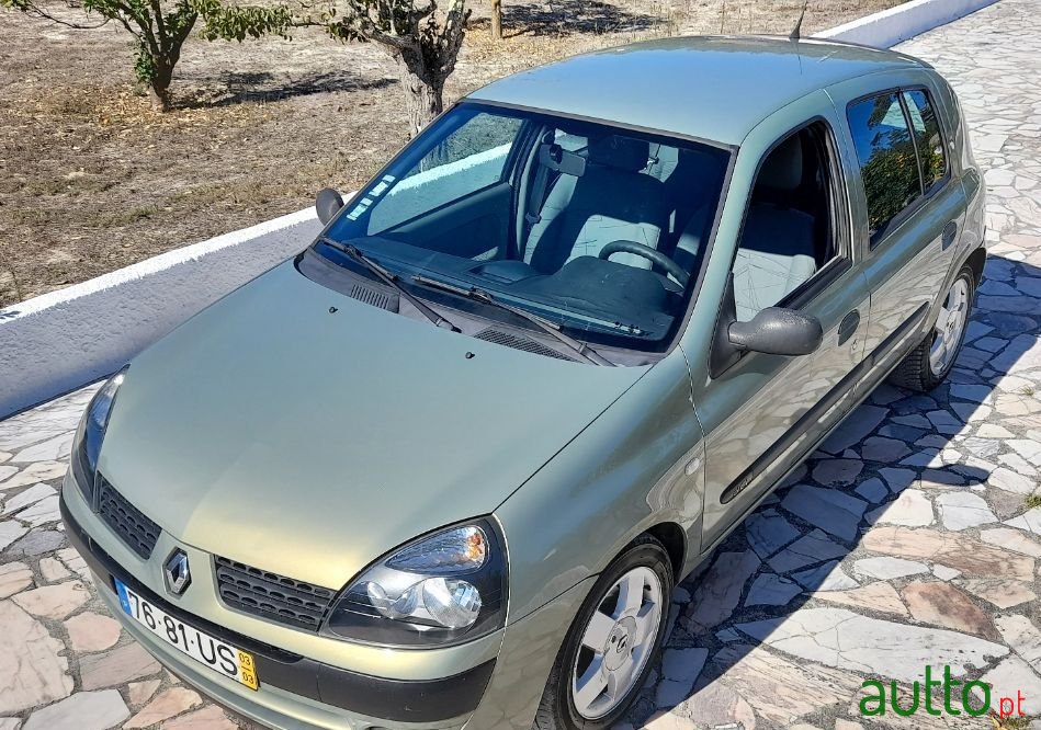 2003' Renault Clio photo #1