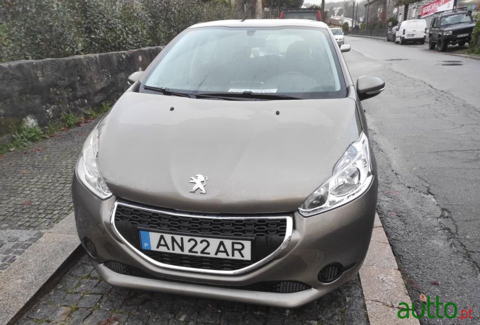 2013' Peugeot 208 Active photo #1