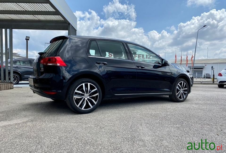 2016' Volkswagen Golf photo #2