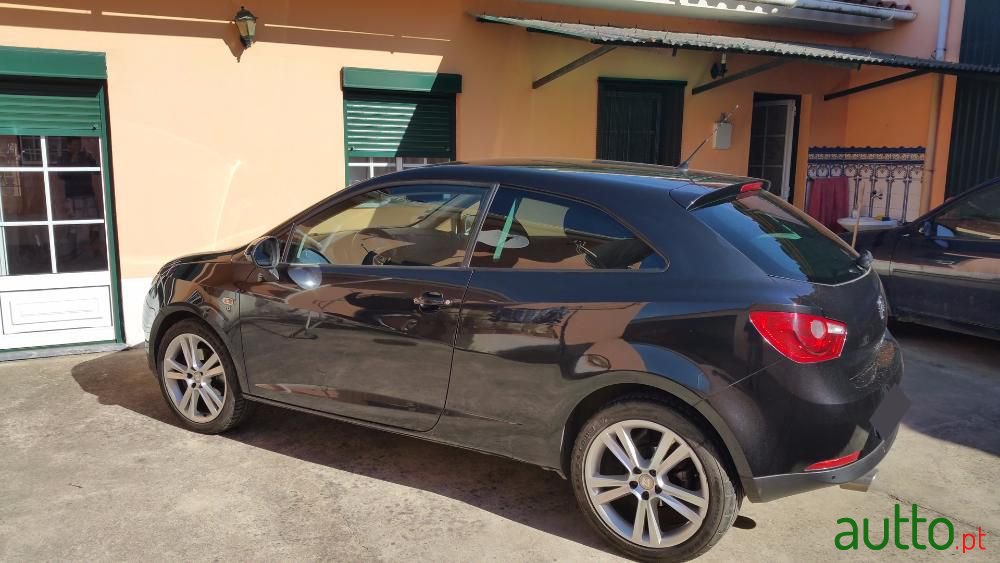 2010' SEAT Ibiza photo #2