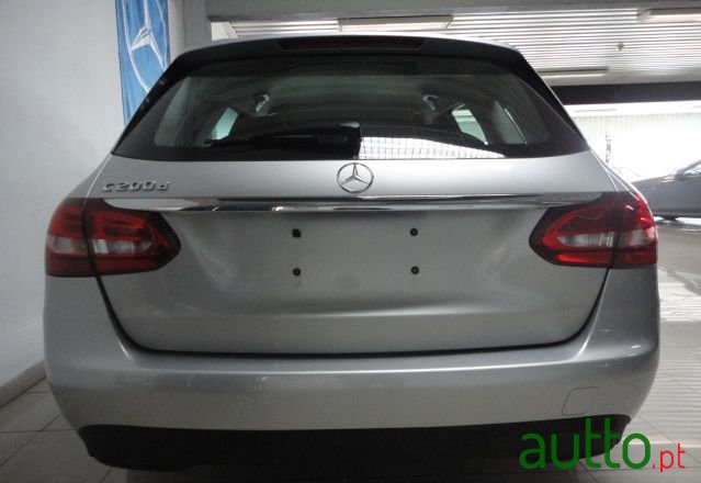 2016' Mercedes-Benz C-200 photo #3