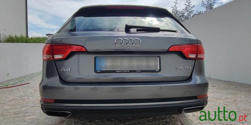 2019' Audi A4 Avant photo #2