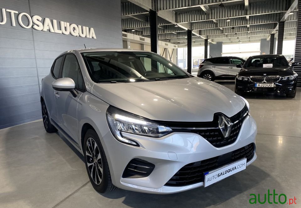 2020' Renault Clio photo #6